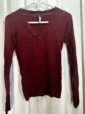 Smart Set Women's V-Neck Sweater in Burgundy #31